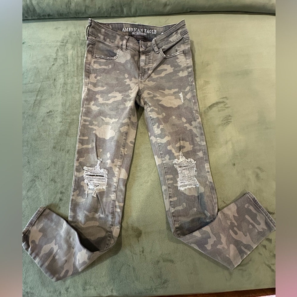 American Eagle Outfitters Women’s Camo Jeggings .. sz 4
